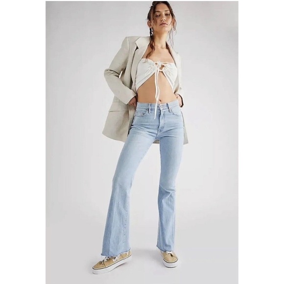 MOTHER Denim - Mother The Weekender Fray Flare Swimming Pool Sunday